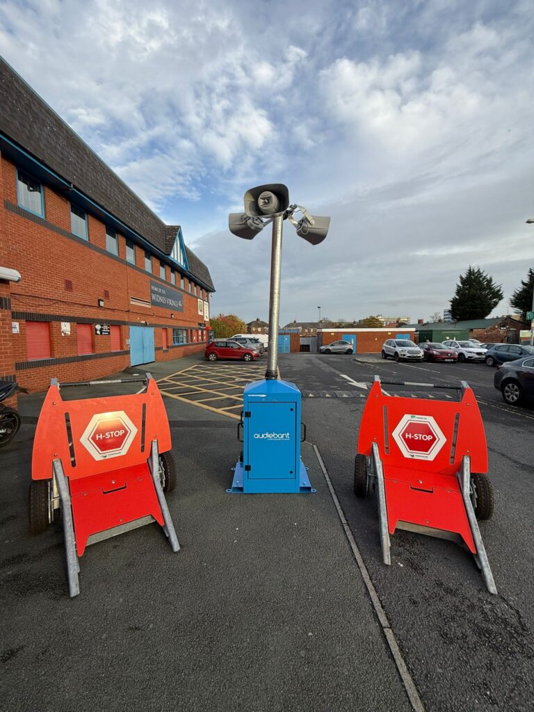 Audiebant Outdoor next to h stops